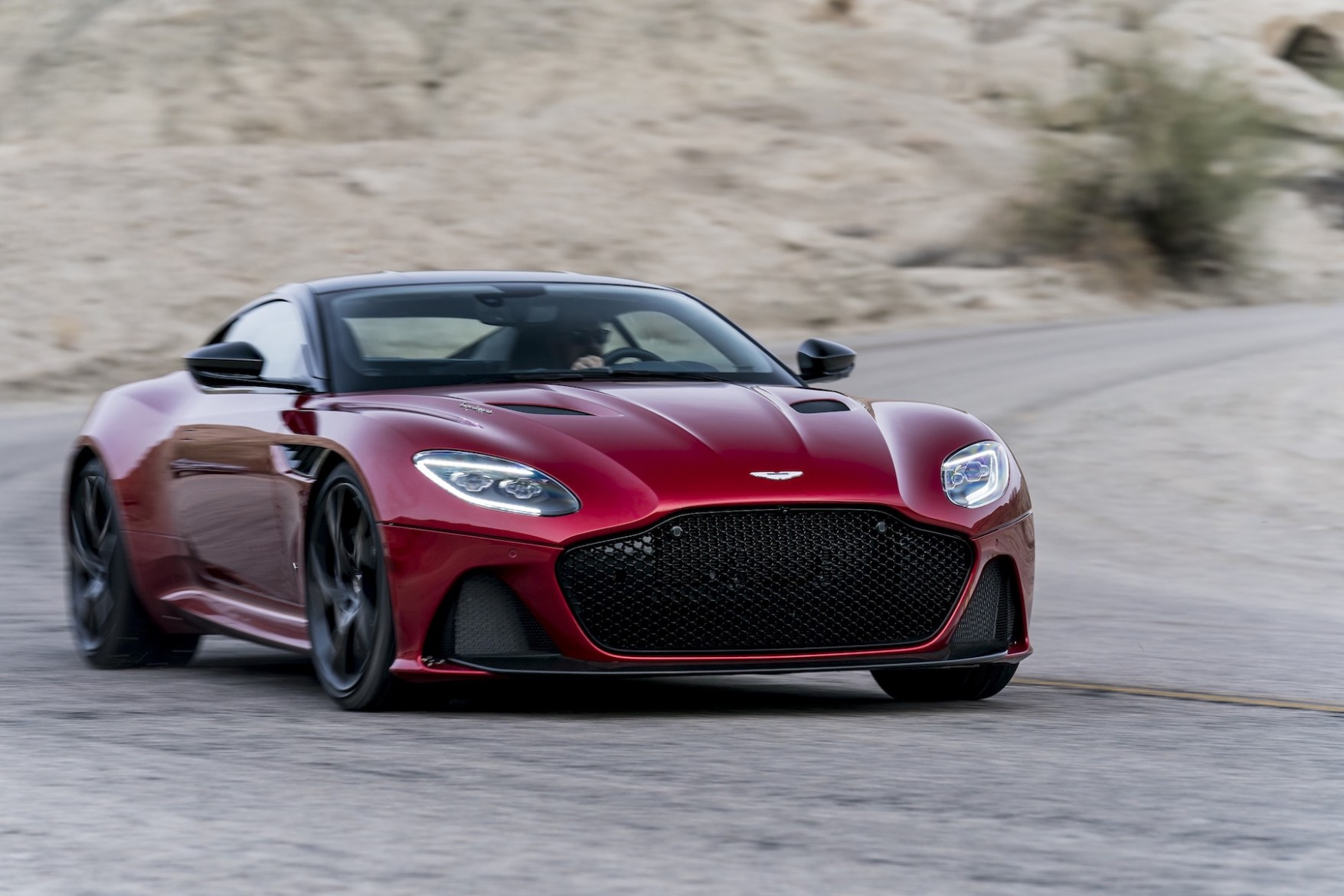 Aston Martin  DBS Superleggera 超輕量化新作現(xiàn)身-鋒巢網(wǎng)