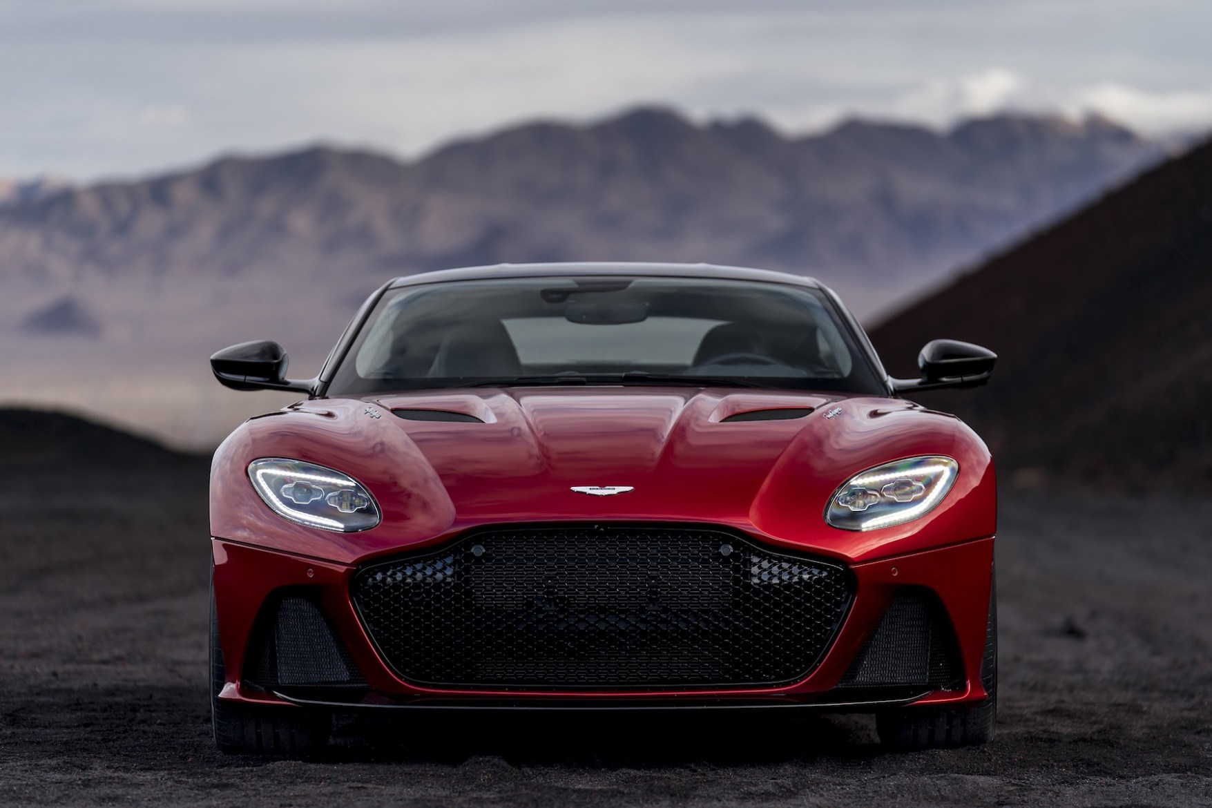 Aston Martin  DBS Superleggera 超輕量化新作現(xiàn)身-鋒巢網(wǎng)