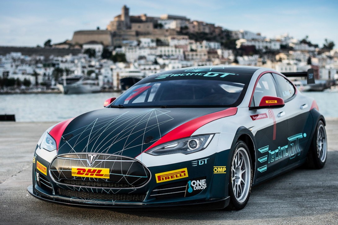 怪物級的加速 Tesla Model S P100D 百公里加速僅需 2.1 秒！-鋒巢網(wǎng)