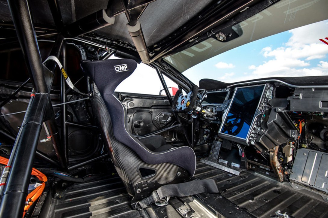 怪物級的加速 Tesla Model S P100D 百公里加速僅需 2.1 秒！-鋒巢網(wǎng)