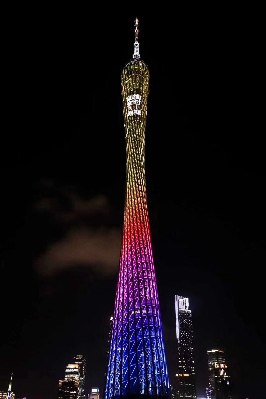 10年奠定OLED王者之路：創(chuàng)維再次定義行業(yè)第一-鋒巢網(wǎng)