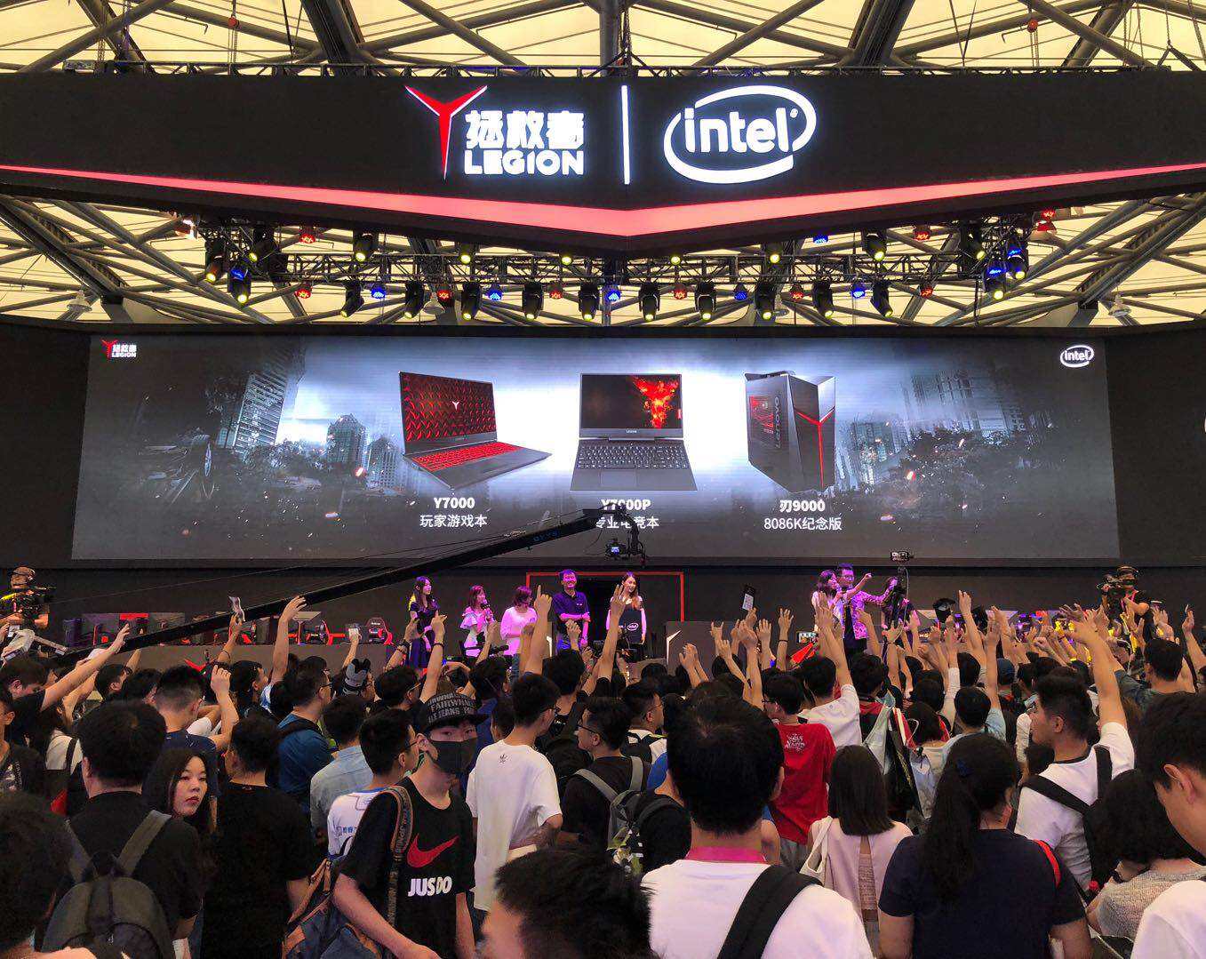 Y字閃耀ChinaJoy，聯(lián)想與英特爾聯(lián)合發(fā)布拯救者新款游戲本-鋒巢網(wǎng)