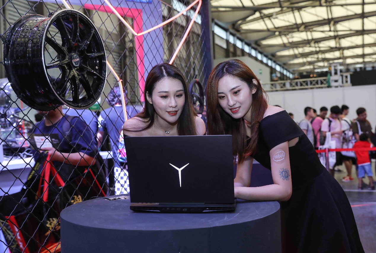 Y字閃耀ChinaJoy，聯(lián)想與英特爾聯(lián)合發(fā)布拯救者新款游戲本-鋒巢網(wǎng)