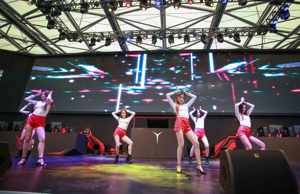 Y字閃耀ChinaJoy，聯(lián)想與英特爾聯(lián)合發(fā)布拯救者新款游戲本-鋒巢網(wǎng)