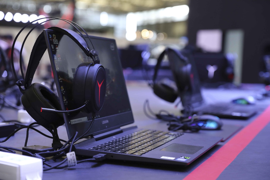 Y字閃耀ChinaJoy，聯(lián)想與英特爾聯(lián)合發(fā)布拯救者新款游戲本-鋒巢網(wǎng)