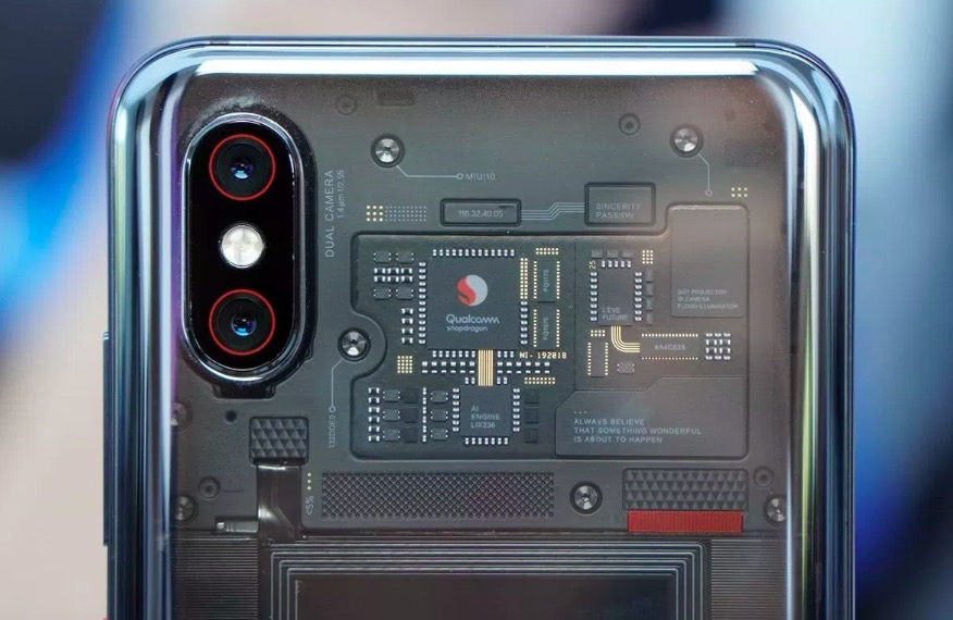 小米 8 探索版透黑組裝電路板原來是假的？-鋒巢網(wǎng)