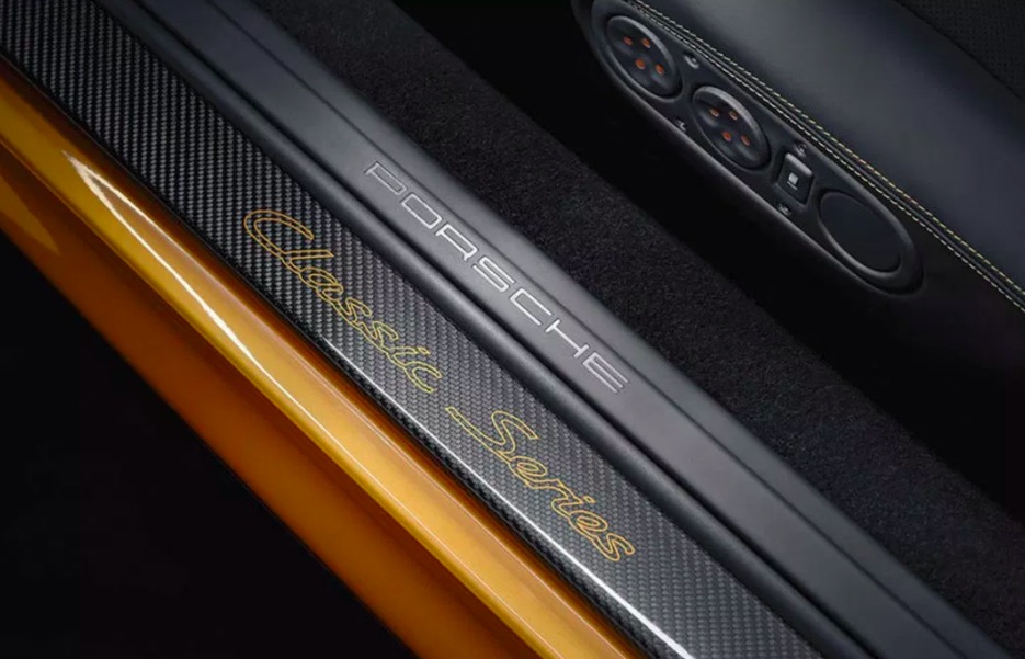 保時捷重制 90 年代經(jīng)典古董車 993-鋒巢網(wǎng)