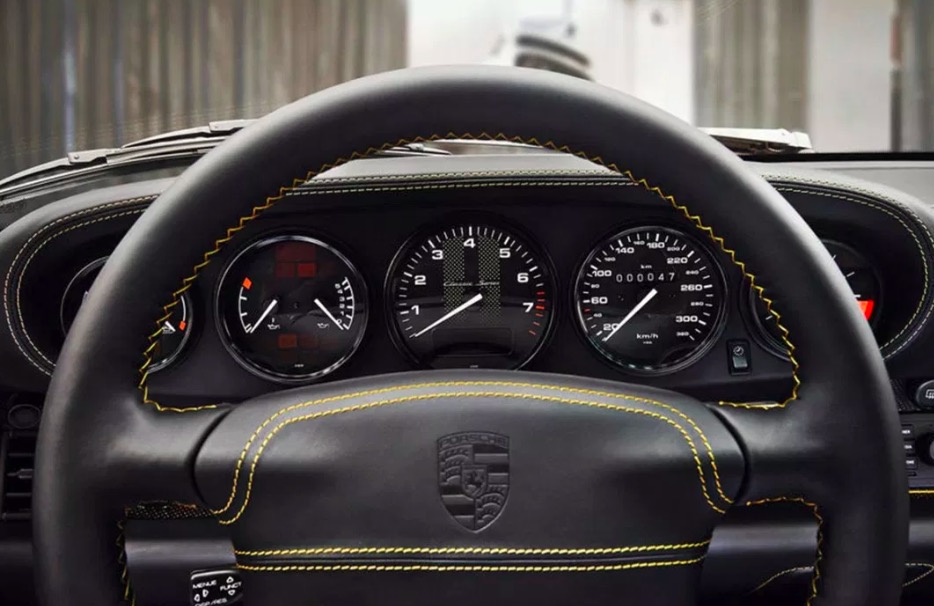 保時捷重制 90 年代經(jīng)典古董車 993-鋒巢網(wǎng)