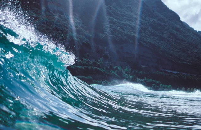 每天凈賺3.6億元 暴利的中國(guó)移動(dòng)仍面臨巨大壓力-鋒巢網(wǎng)