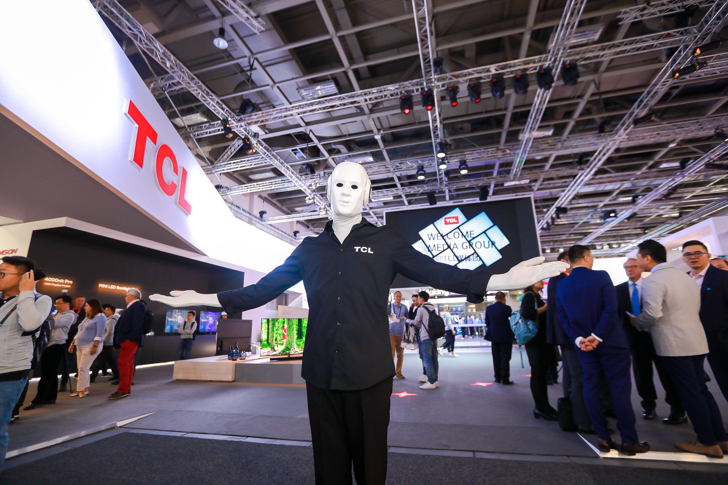 【德國(guó)IFA2018 鋒巢網(wǎng)直擊】TCL電視時(shí)尚匠心設(shè)計(jì) 引發(fā)國(guó)內(nèi)外媒體熱議-鋒巢網(wǎng)