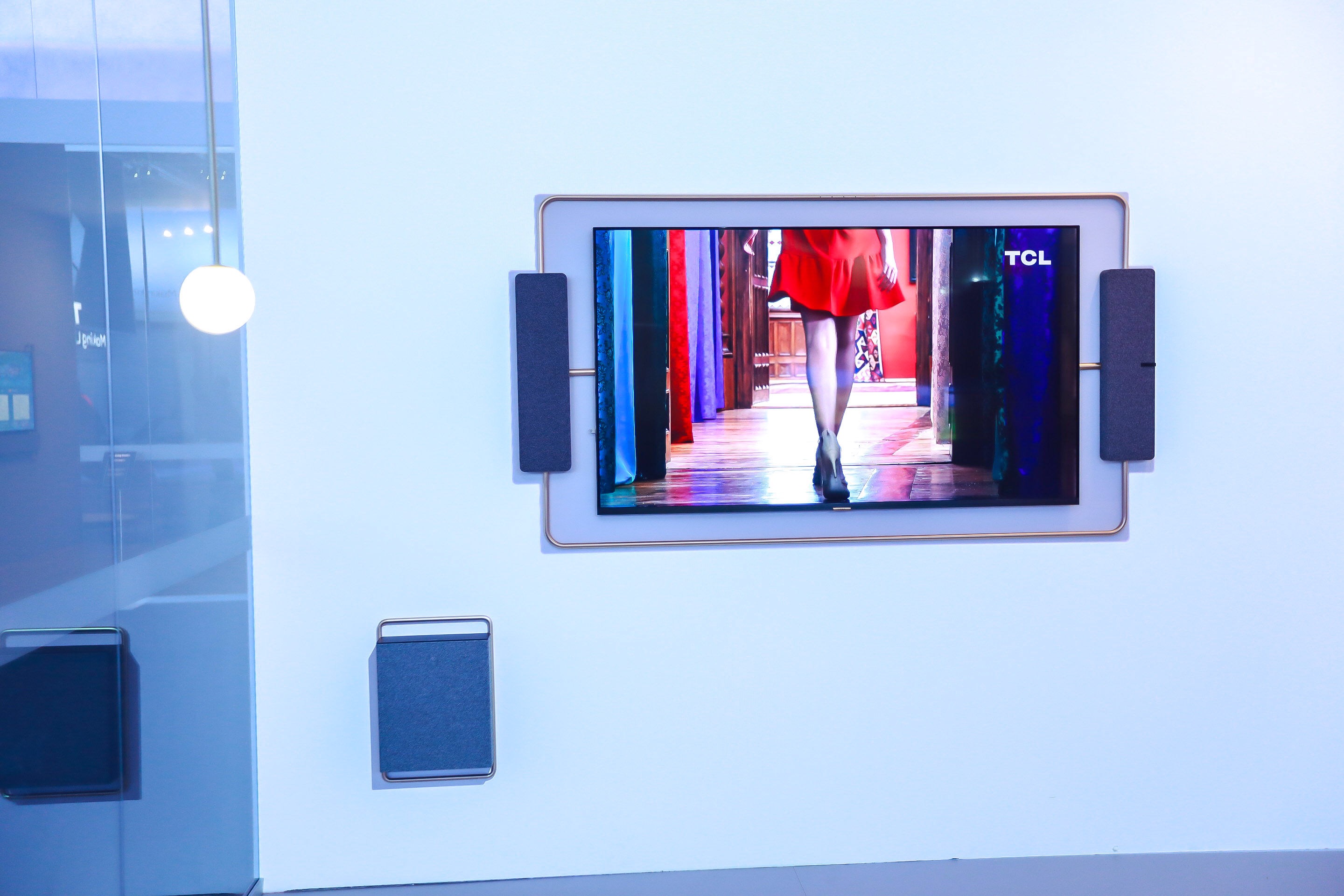 【德國(guó)IFA2018 鋒巢網(wǎng)直擊】TCL電視時(shí)尚匠心設(shè)計(jì) 引發(fā)國(guó)內(nèi)外媒體熱議-鋒巢網(wǎng)