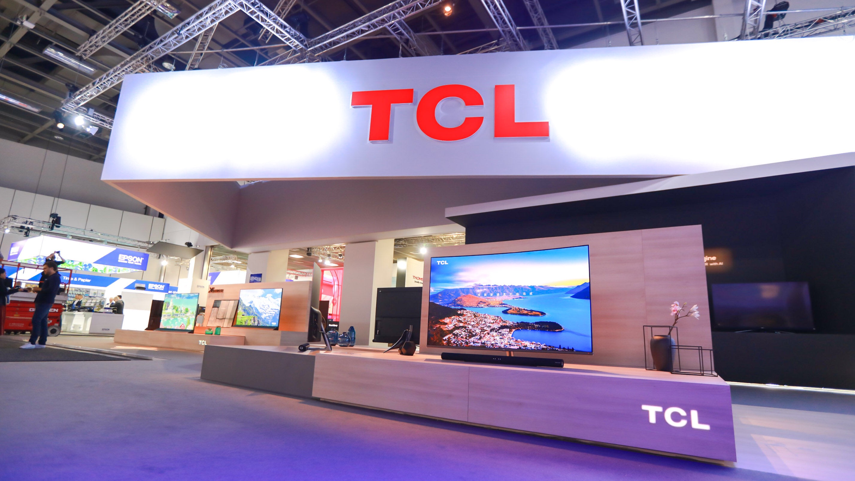 【德國(guó)IFA2018 鋒巢網(wǎng)直擊】TCL電視時(shí)尚匠心設(shè)計(jì) 引發(fā)國(guó)內(nèi)外媒體熱議-鋒巢網(wǎng)