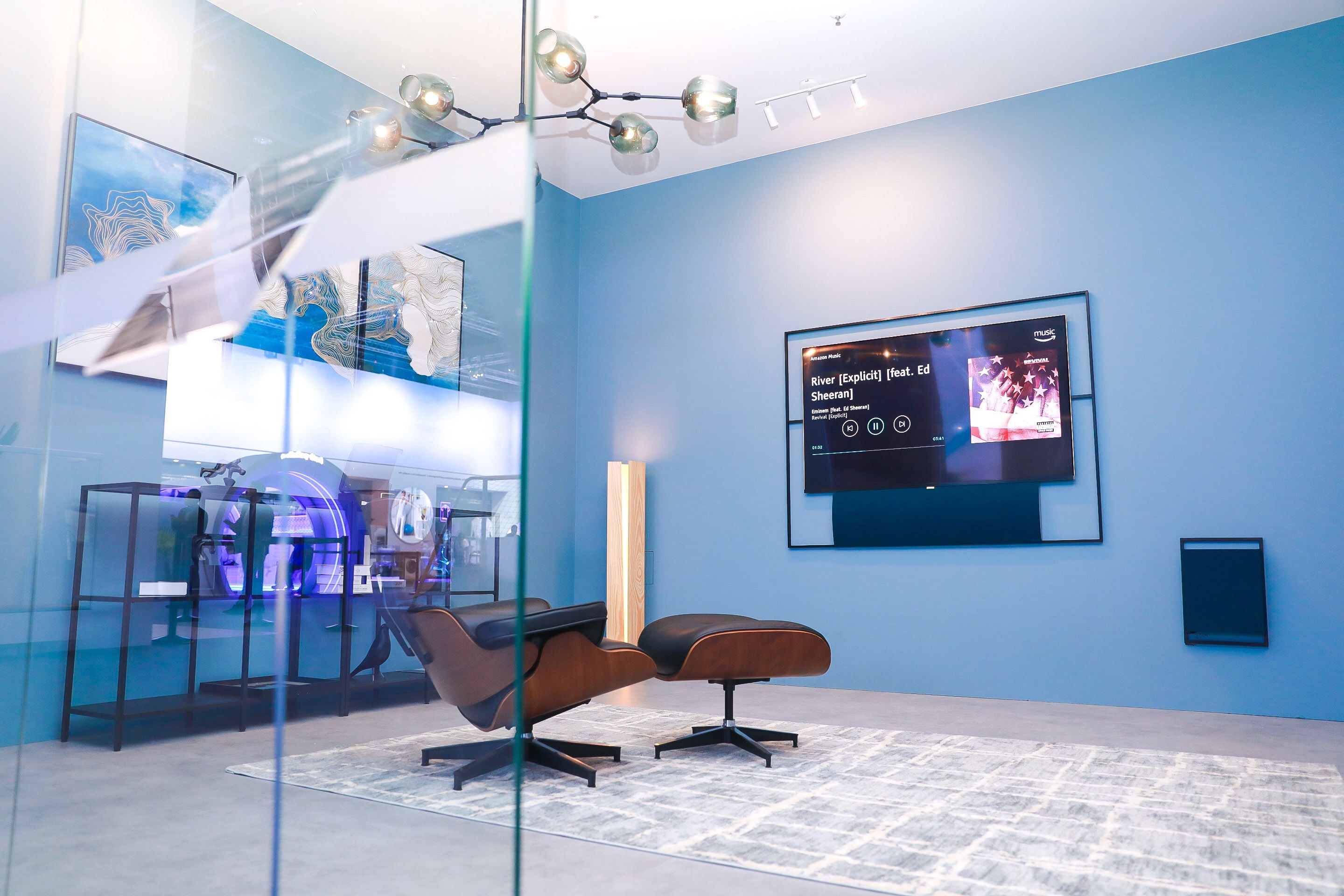 【德國(guó)IFA2018 鋒巢網(wǎng)直擊】TCL電視時(shí)尚匠心設(shè)計(jì) 引發(fā)國(guó)內(nèi)外媒體熱議-鋒巢網(wǎng)