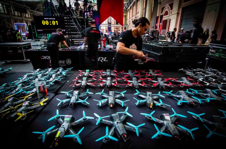 人工智能無(wú)人機(jī)飛行員 將在比賽中挑戰(zhàn)人類(lèi)-鋒巢網(wǎng)