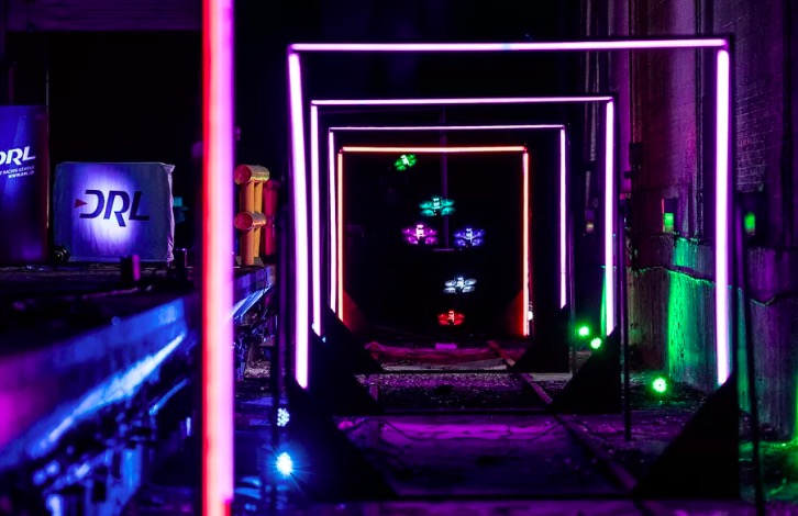 人工智能無(wú)人機(jī)飛行員 將在比賽中挑戰(zhàn)人類(lèi)-鋒巢網(wǎng)