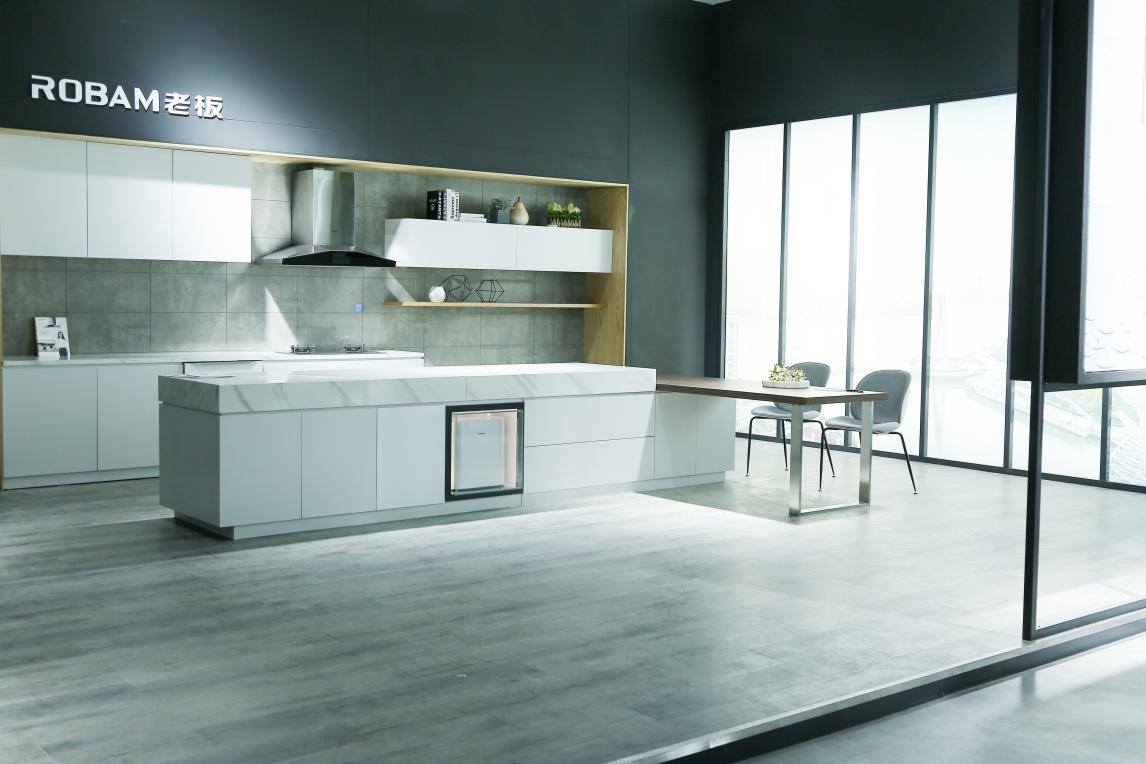 老板電器亮相北京室內(nèi)裝飾和設(shè)計博覽會 聯(lián)合居然之家舉辦戰(zhàn)略發(fā)布會-鋒巢網(wǎng)