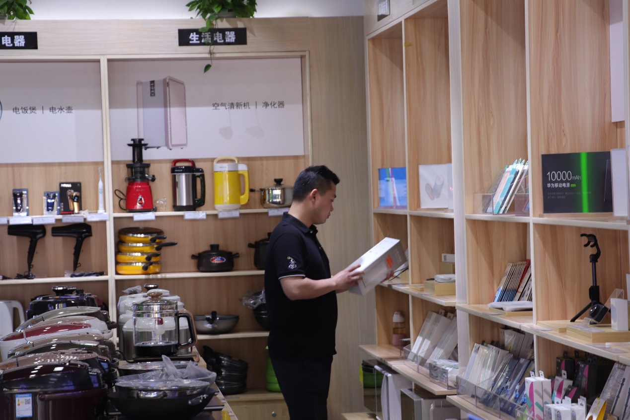 戴森、卡薩帝高端家電縣鎮(zhèn)市場(chǎng)銷(xiāo)量暴增  智慧零售“下鄉(xiāng)”高速發(fā)展-鋒巢網(wǎng)