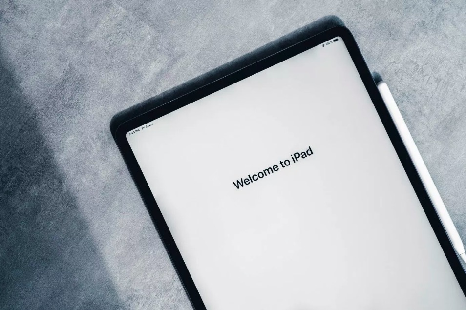 情何以堪  iPad Pro一碰就彎-鋒巢網(wǎng)