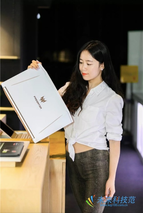 宏碁掠奪者HELIOS 300白金版評(píng)測(cè)：電競(jìng)筆記本中的優(yōu)雅野獸派-鋒巢網(wǎng)