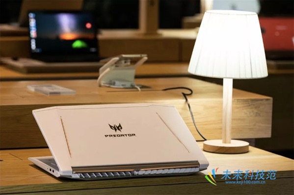 宏碁掠奪者HELIOS 300白金版評(píng)測(cè)：電競(jìng)筆記本中的優(yōu)雅野獸派-鋒巢網(wǎng)