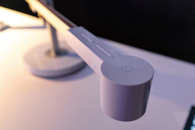 戴森的新環(huán)境燈有望使用60年，并內(nèi)置USB-C端口-鋒巢網(wǎng)