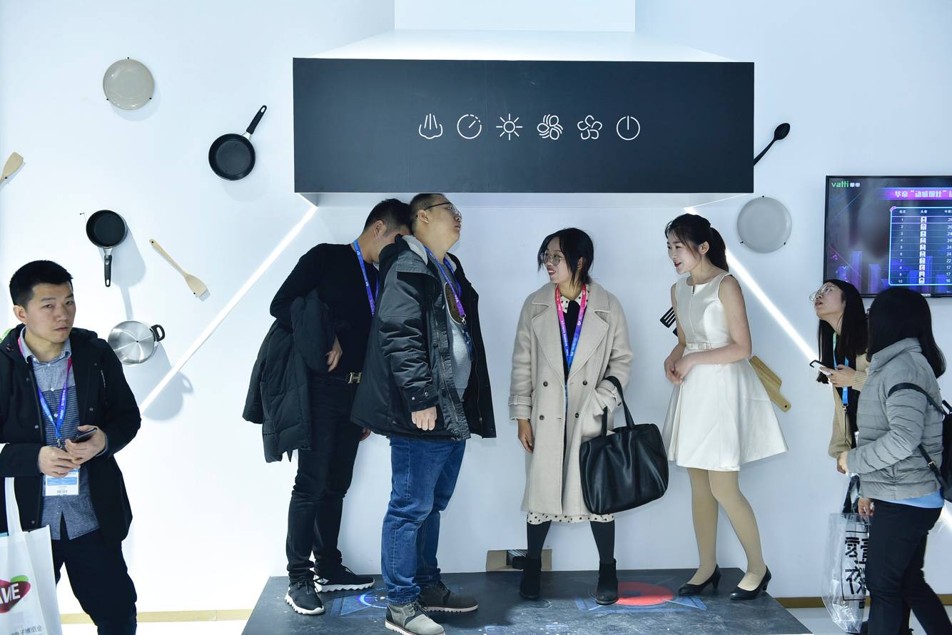2019AWE家電興AI風(fēng)，華帝：智能要讓生活更輕松-鋒巢網(wǎng)