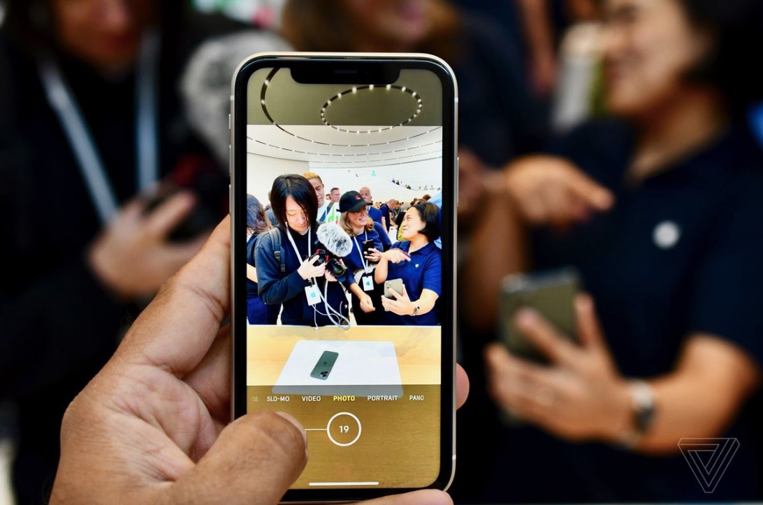 iPhone 11:第一眼看到蘋果的新款默認(rèn)iPhone-鋒巢網(wǎng)