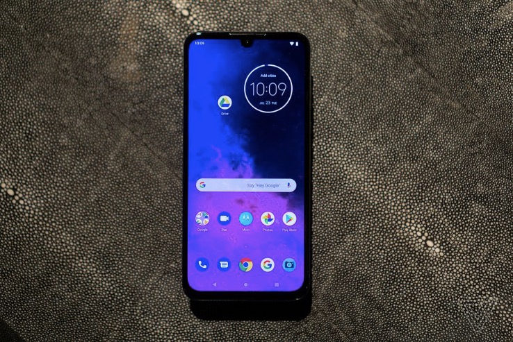 摩托羅拉One Zoom提供了四款攝像頭，價(jià)格450美元-鋒巢網(wǎng)