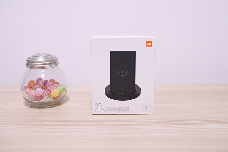 換個(gè)姿勢(shì)充電！小米立式無(wú)線充電器圖賞-鋒巢網(wǎng)