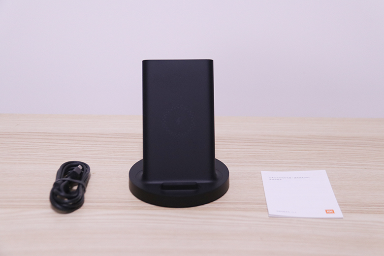 換個(gè)姿勢(shì)充電！小米立式無(wú)線充電器圖賞-鋒巢網(wǎng)