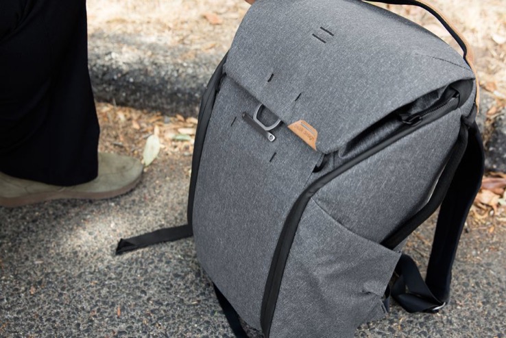 匹克設(shè)計公司更新了它的相機包系列，推出了兩個新型號-鋒巢網(wǎng)