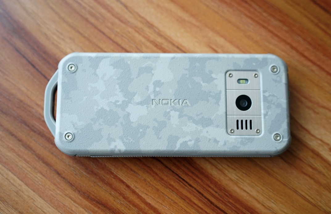 Nokia 800 軍工級(jí)工藝酷炫迷彩，旅行探險(xiǎn)生活必備-鋒巢網(wǎng)