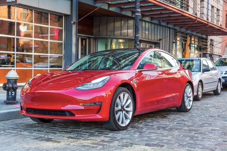 據(jù)報(bào)道，特斯拉為美國(guó)制造的Model 3汽車(chē)增加了USB-C端口和無(wú)線(xiàn)手機(jī)充電功能-鋒巢網(wǎng)