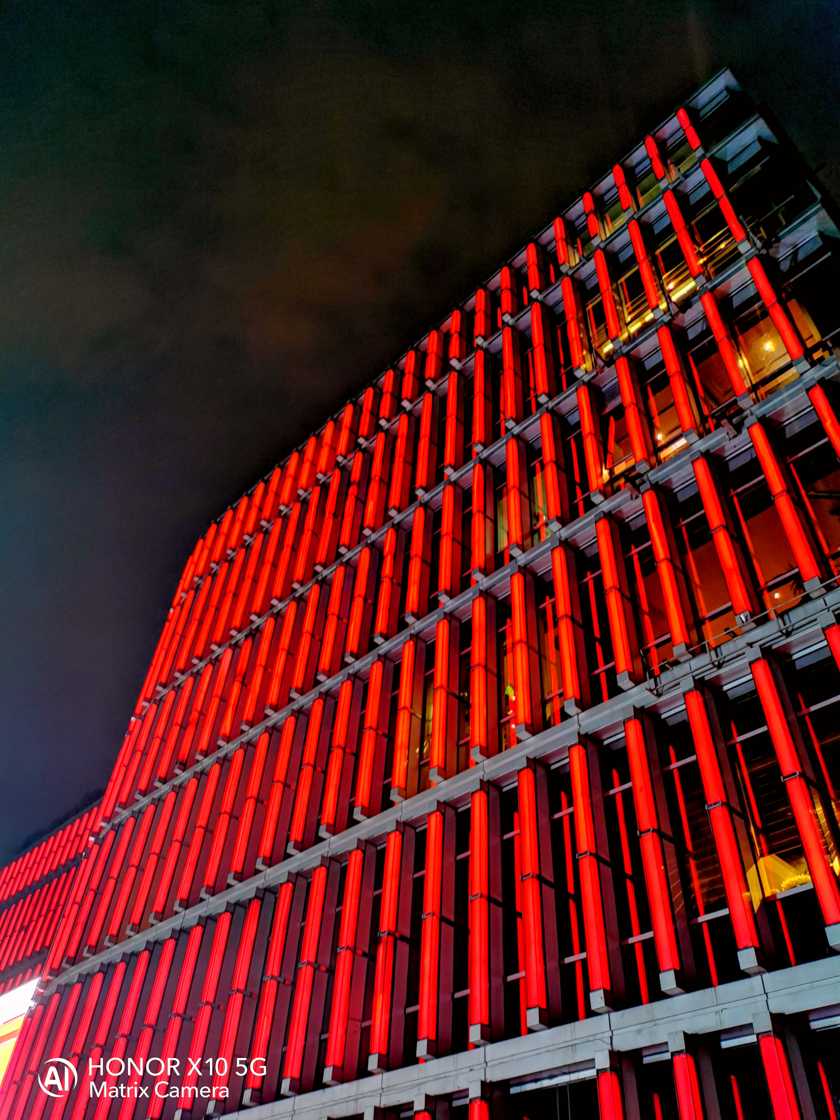 榮耀X10抑制炫光細節(jié)真實：4000萬RYYB高感光夜拍體驗-鋒巢網(wǎng)