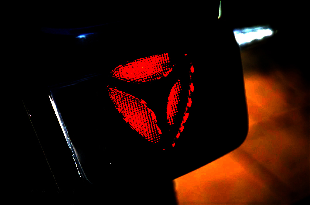 雅迪V1城市體驗(yàn)：舒適輕便，騎行動(dòng)力更強(qiáng)-鋒巢網(wǎng)