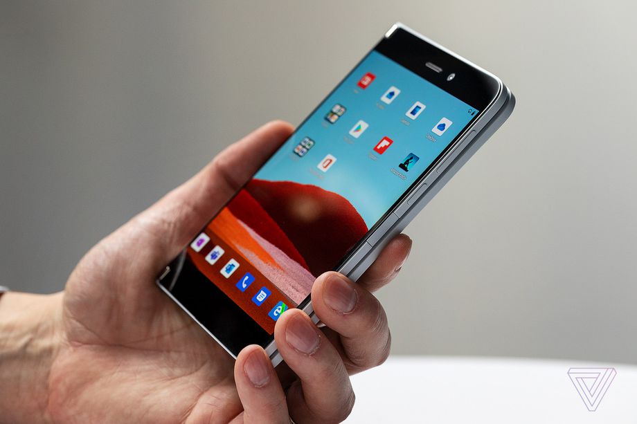 微軟的Surface Duo看起來已經(jīng)準(zhǔn)備好發(fā)布了-鋒巢網(wǎng)