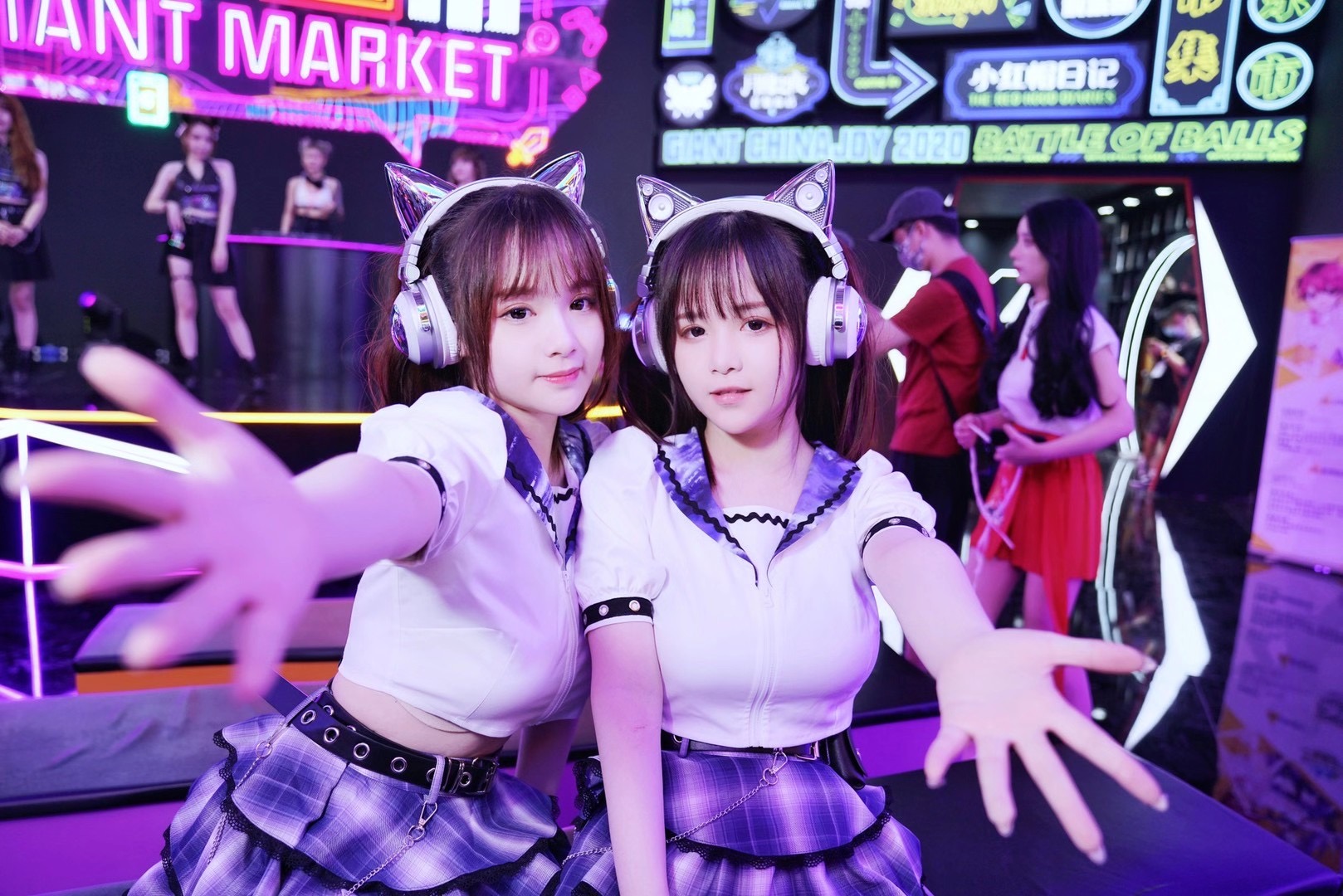 【街采ChinaJoy】想帶妹子去爬山，不敵她一句保安...-鋒巢網(wǎng)