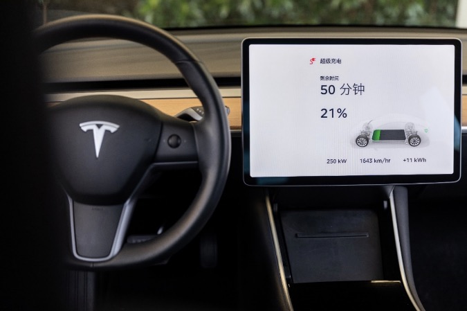 特斯拉打通成都-拉薩充電路線-鋒巢網(wǎng)