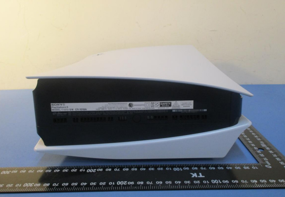 第一張PS5的照片顯示了索尼的下一代主機究竟有多大-鋒巢網(wǎng)