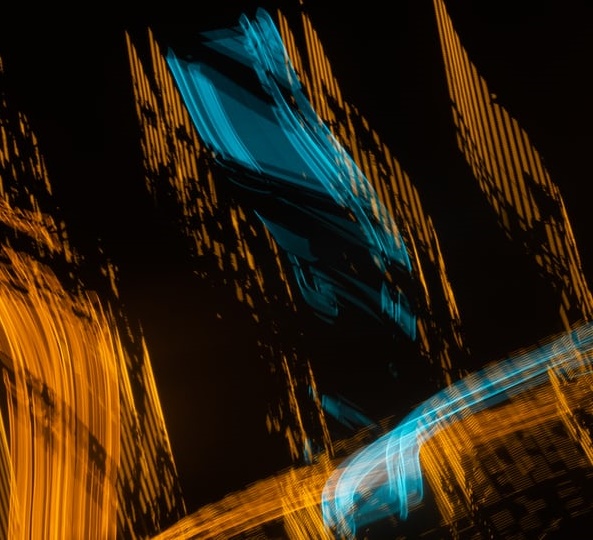 互聯(lián)網(wǎng)在上，企業(yè)家在下-鋒巢網(wǎng)