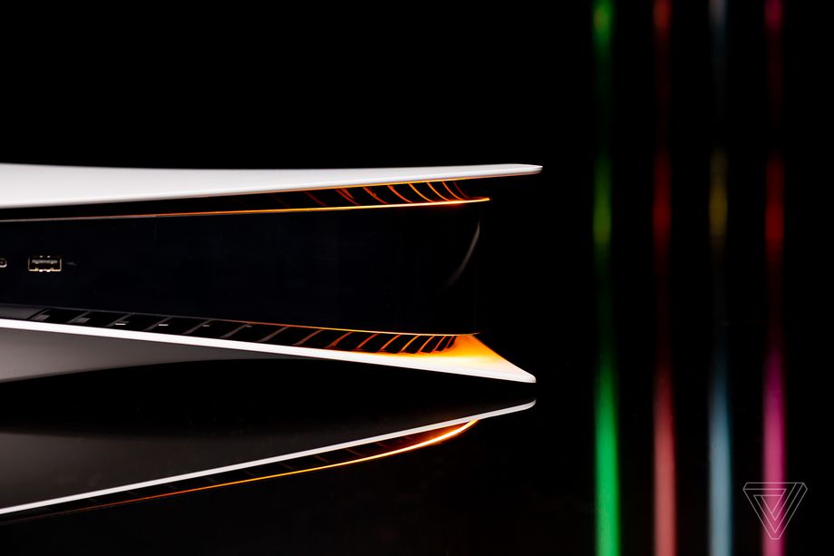 索尼新的日本版PS5數字版不可思議地輕了三分之二磅-鋒巢網