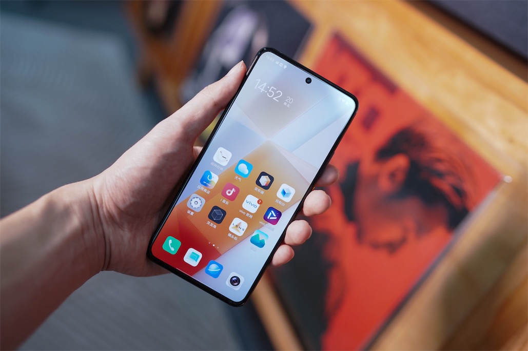 iQOO 8實測上手體驗：王者歸來，從不高調(diào)-鋒巢網(wǎng)