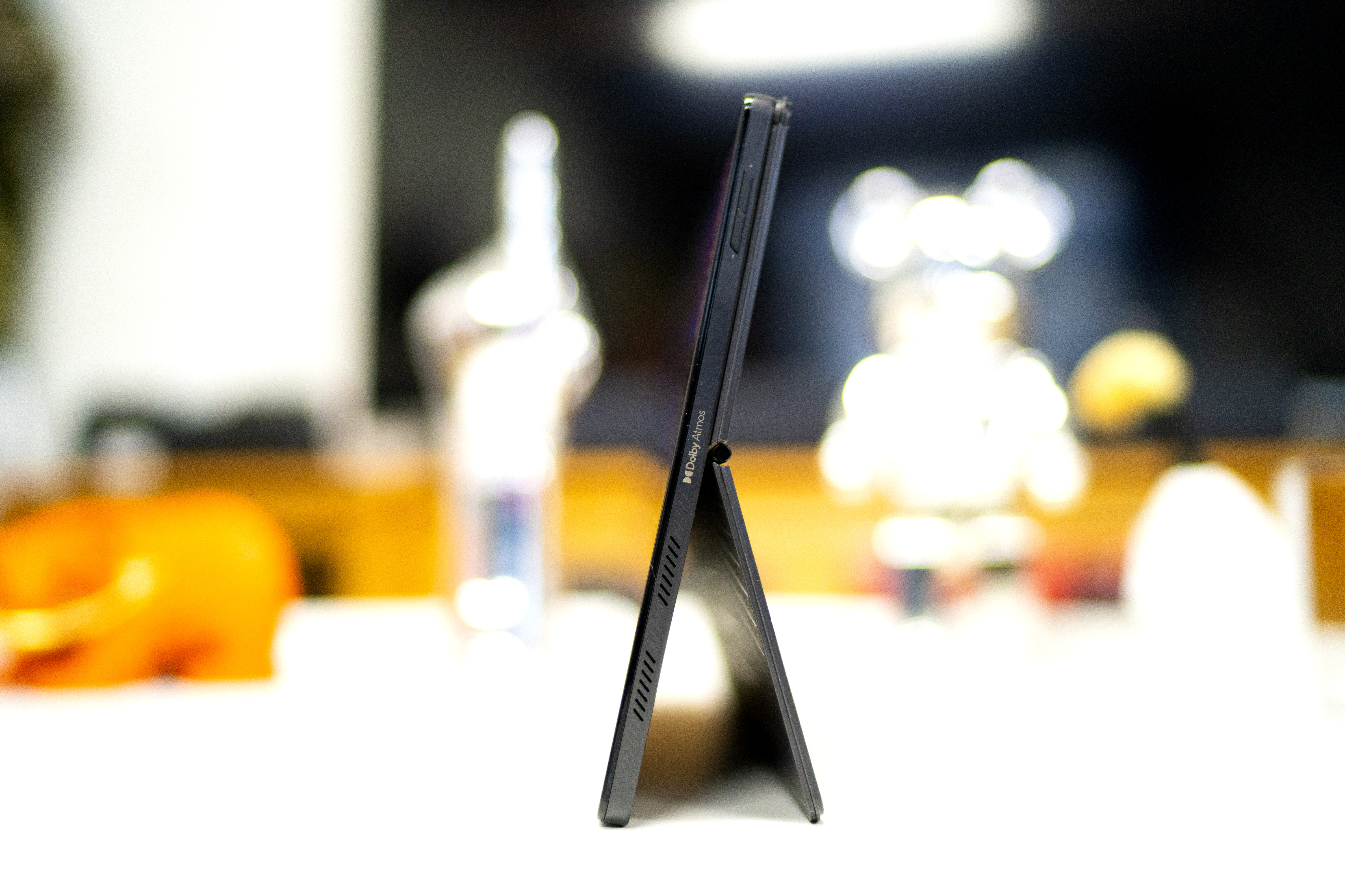 沉浸聲場體驗：華碩無畏二合一OLED觸屏筆記本影音新姿態(tài)-鋒巢網(wǎng)